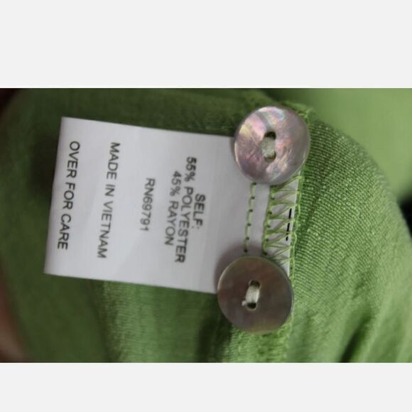 Fig & Flower Green Floral Embroidered 1x Rolled Sleeve Button Front Blouse. - Picture 8 of 9